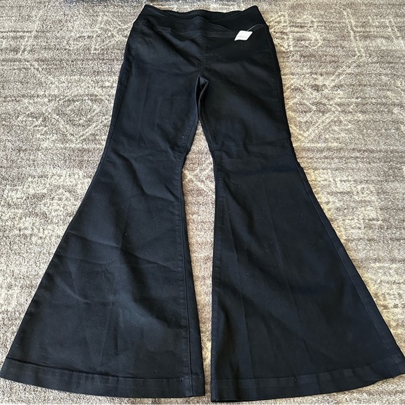 NWT Free People Venice Beach Flare Jeans High Rise Black Wash 32 - Picture 3 of 11